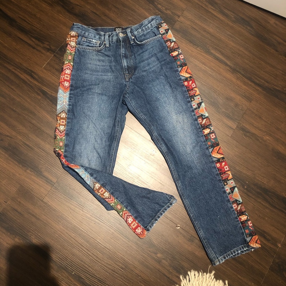 🤶BDG Jeans with tapestry accent